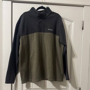 Columbia Two-Tone Fleece Pullover in Charcoal and Olive
